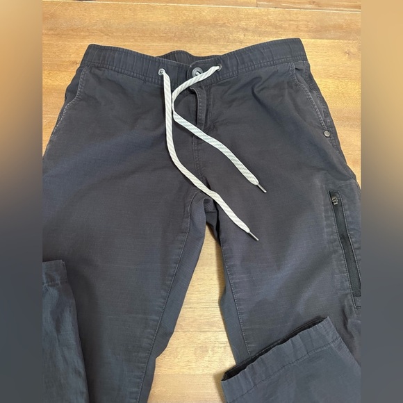 Vuori Women’s Ripstop Drawstring Pants in Charcoal medium - Picture 5 of 11
